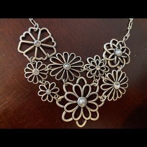 NWT Lia Sophia floral statement necklace